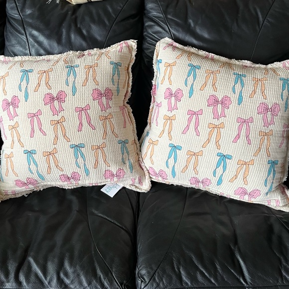 Christmas Valentine’s Set of 2 Decoration Pillows with Bows - Picture 1 of 4